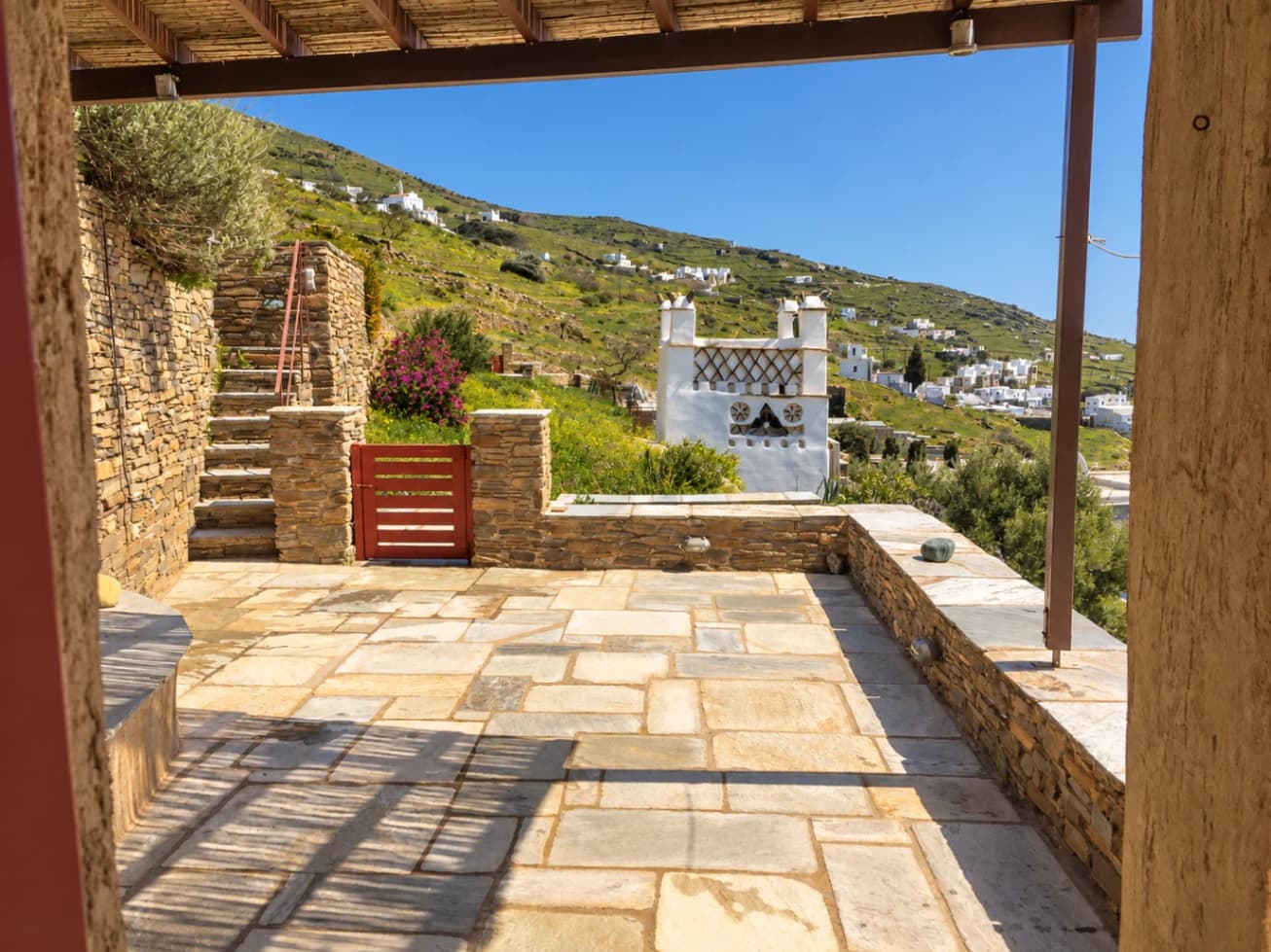 Spacious Cycladian House with stunning view