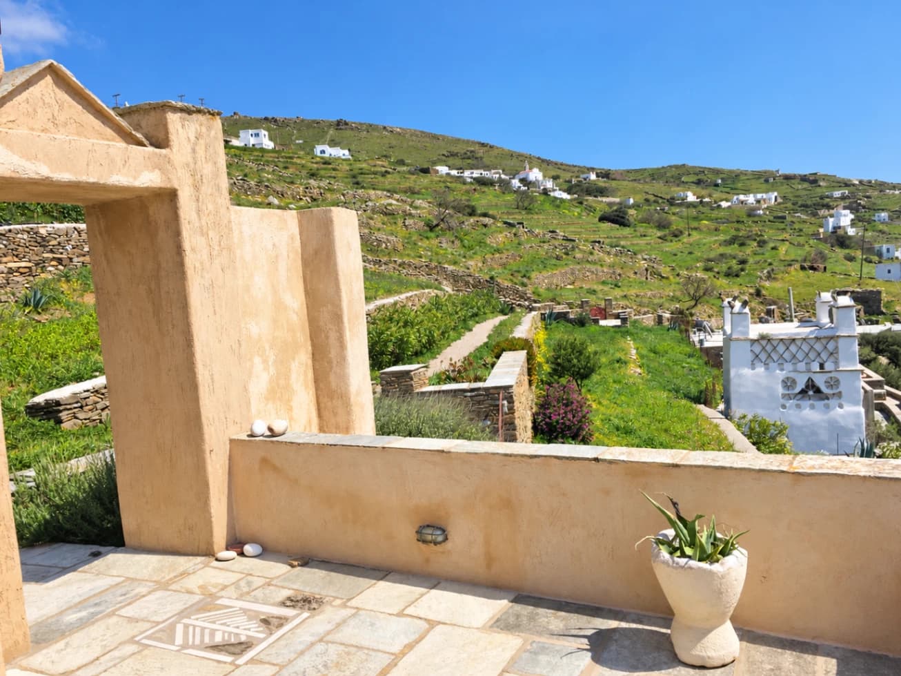 Spacious Cycladian House with stunning view